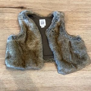 Gap fur vest size 6-12m